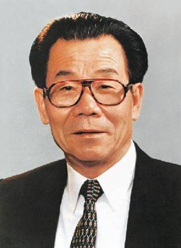 李瑞環(huán)（中國人民政治協(xié)商會議第八、第九屆全國委員會主席）
