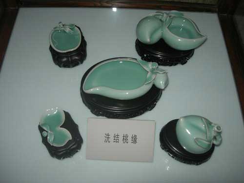 16 李震近期作品-洗結桃緣(洗結桃緣之組合，是從龍泉窯南宋至明代桃型洗中的經(jīng)典器型組合而成，表達了歷代文人的生活情趣和審美理念)
