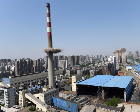 沈陽市內(nèi)最高煙囪爆破重建-2