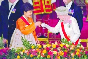 英女王為樸槿惠設(shè)國宴。