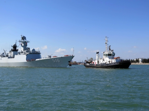 5月5日，在突尼斯拉古萊特港，中國(guó)海軍第十六批護(hù)航編隊(duì)靠港。