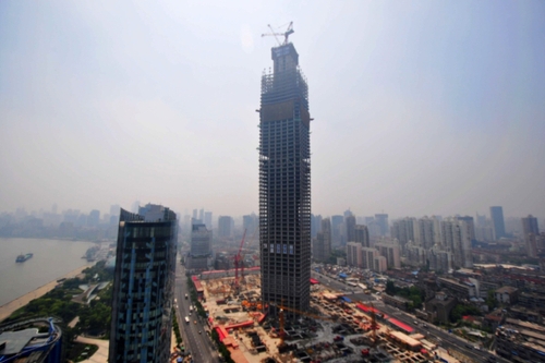 這是5月14日拍攝的在建的北外灘白玉蘭廣場(chǎng)主樓。
