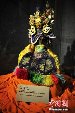 圖為1996年十一世班禪額爾德尼敬獻(xiàn)中央政府的佛像。