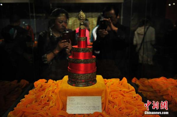 圖為20世紀(jì)50年代十世班禪敬獻(xiàn)給毛澤東的銀曼陀羅。