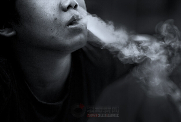 03回憶起自己的經(jīng)歷，小超說：“人哪！會走哪條路，要看被帶到哪個方向?！彼聼煹纳駪B(tài)老練成熟，完全不屬于12歲的少年。