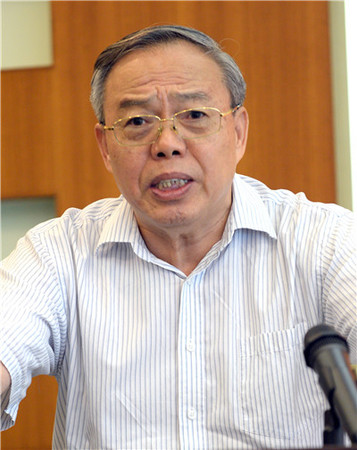06十一屆全國政協(xié)經(jīng)濟委員會副主任、中國國際經(jīng)濟交流中心常務副理事長鄭新立_副本