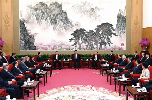2013年2月6日，習(xí)近平、李克強(qiáng)、俞正聲等在中南海同黨外人士座談