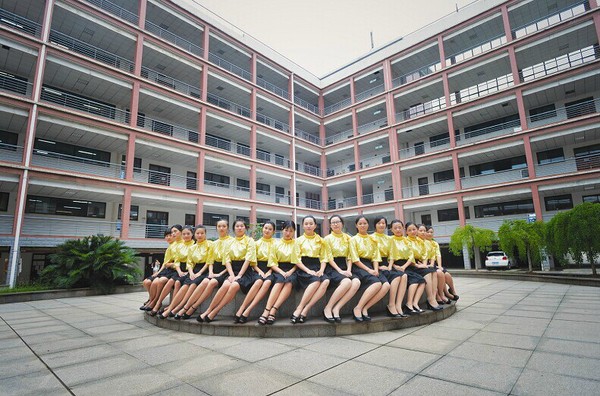 淑女們的大合影造型。