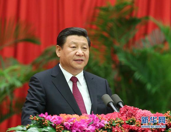 9月30日晚，國(guó)務(wù)院在北京人民大會(huì)堂舉行國(guó)慶招待會(huì)，熱烈慶祝中華人民共和國(guó)成立65周年。中共中央總書(shū)記、國(guó)家主席、中央軍委主席習(xí)近平代表黨中央、國(guó)務(wù)院發(fā)表重要講話(huà)。新華社記者 龐興雷 攝