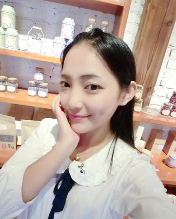 婺源篁嶺景區(qū)“最美老板娘”走紅網(wǎng)絡2