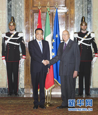 10月14日，國(guó)務(wù)院總理李克強(qiáng)在羅馬總統(tǒng)府會(huì)見意大利總統(tǒng)納波利塔諾。 新華社記者 謝環(huán)馳 攝
