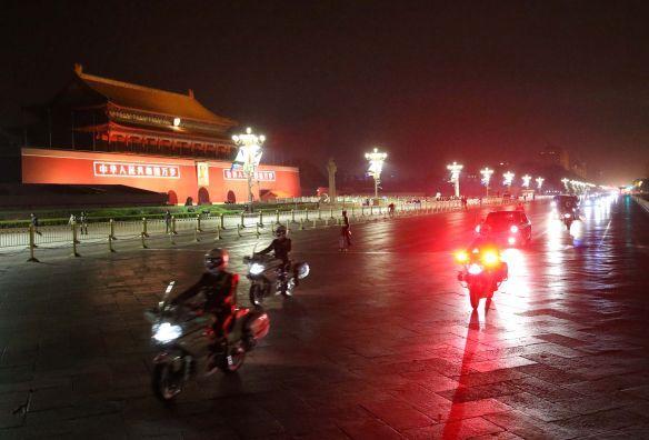 中國恢復來訪國賓車隊摩托車護衛(wèi)(圖)