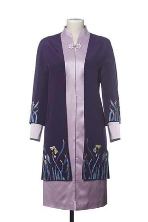 女配偶服裝。