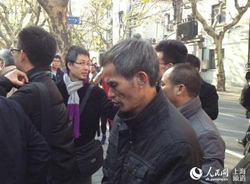 林森浩父親面對(duì)記者采訪保持沉默。