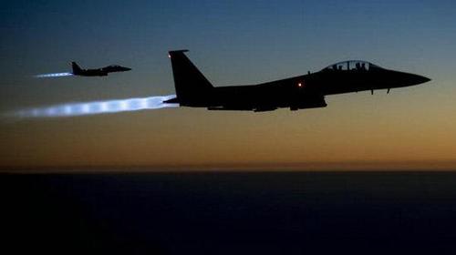 原文配圖：美國空襲“伊斯蘭國”組織機群。
