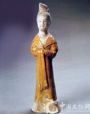 黃釉陶女俑，唐代，高24厘米，河南博物院征集。