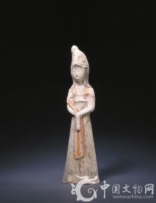 陶彩繪女俑，唐，高30.5cm，寬8.5cm。
