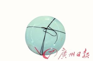 現(xiàn)場保護(hù)實(shí)驗(yàn)室里的白釉粉盒。