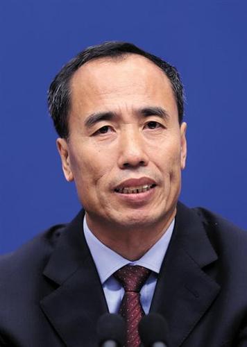 　儲(chǔ)戶存款失蹤后，銀行需要調(diào)查是什么原因引起的。不管是因?yàn)殂y行管理或信息系統(tǒng)漏洞，還是因?yàn)閭€(gè)別社會(huì)犯罪分子和銀行的工作人員相互勾結(jié)造成對(duì)存款資金的詐騙等，都要進(jìn)行處理。——銀監(jiān)會(huì)副主席王兆星