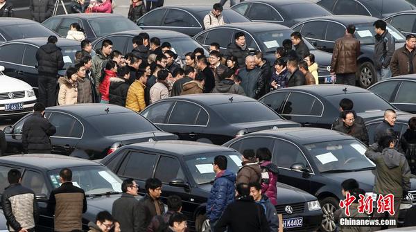 中央和國家機關(guān)公車改革取消車輛首場拍賣會舉行1