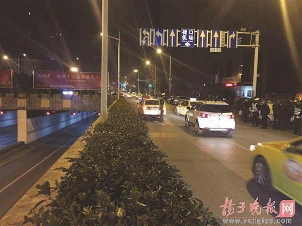 查酒駕現場就在隧道旁。報料人供圖