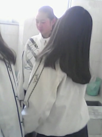 女孩被同學(xué)輪流打50多個(gè)耳光-不敢反抗4