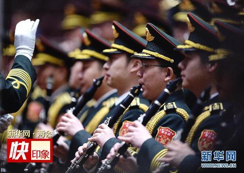 3月13日，全國政協(xié)十二屆三次會(huì)議在北京人民大會(huì)堂舉行閉幕會(huì)。這是軍樂團(tuán)在演奏。 新華社記者陳曄華攝