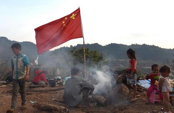 中緬邊境線上的難民營(yíng)。