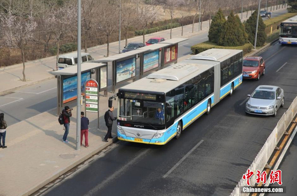 國內(nèi)首輛18米純電動(dòng)公交車載客運(yùn)營我要評(píng)論-4