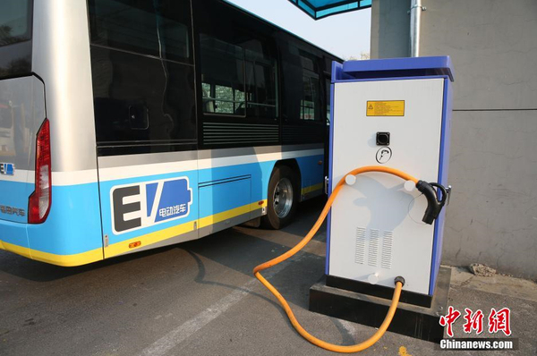 國內(nèi)首輛18米純電動(dòng)公交車載客運(yùn)營我要評(píng)論-2