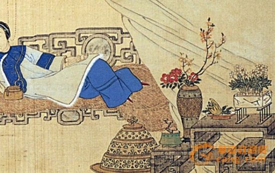 　　閨中擺放臘梅、山茶、水仙、靈芝，以及佛手一只，典型的冬日陳設(shè)