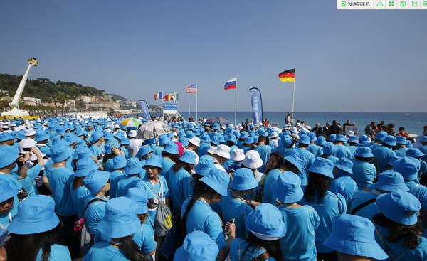 中國(guó)企業(yè)組織6000余人旅行團(tuán)游法國(guó)4