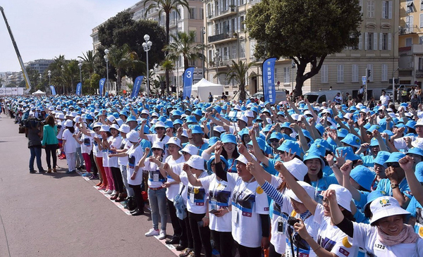 中國(guó)企業(yè)組織6000余人旅行團(tuán)游法國(guó)3