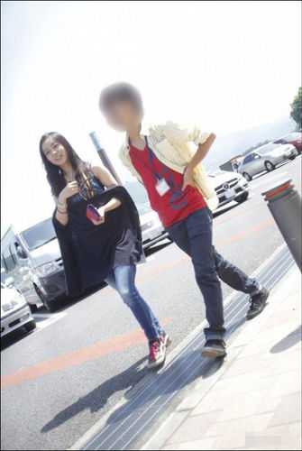 日本秋筱宮文仁親王的次女佳子公主近日由于穿著暴露，著裝過(guò)于時(shí)尚大膽引起熱議。