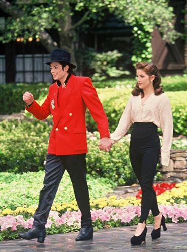 “夢幻莊園”是杰克遜與麗莎·瑪麗·普雷斯利（Lisa Marie Presley）結婚的地方，兩人1996年離婚。