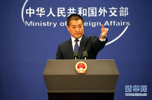 6月15日，外交部新聞司司長、新任發(fā)言人陸慷在北京主持他的首場外交部例行記者會。 新華社記者 李明放 攝