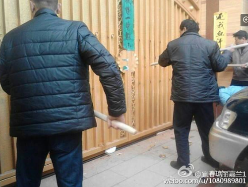 鄒勇說，在中間人的見證下雙方進(jìn)行了溝通，他與王林達(dá)成協(xié)議，通過調(diào)解的方式解決債務(wù)問題，將雙方的賬單進(jìn)行對(duì)賬，王林還欠他4000多萬元。