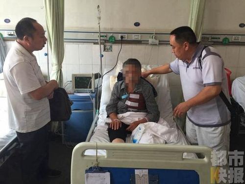 昨天（7月21日）上午，西安71歲的賀阿姨出門(mén)買(mǎi)菜，可是，讓她沒(méi)想到的是，這買(mǎi)菜卻“買(mǎi)”來(lái)了橫禍。記者 高凡 王少鵬 供圖