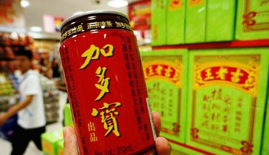 廣州王老吉大健康產業(yè)有限公司27日舉行新聞發(fā)布會通報，北京高院日前對王老吉起訴加多寶“七連冠”廣告語虛假宣傳案做出了“駁回加多寶上訴，維持原判”的終審判決。這是2012年廣藥集團勝訴王老吉商標仲裁案后，王老吉和加多寶一系列糾紛案件迎來的第一個終審判決，敗訴方加多寶將為“七連冠”廣告語付出300萬元的賠償。