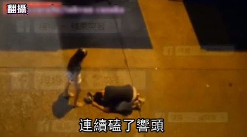 　香港網(wǎng)友看罷短片，大多數(shù)均不值女方的暴力行為，另外亦批男方“沒(méi)尊嚴(yán)”。