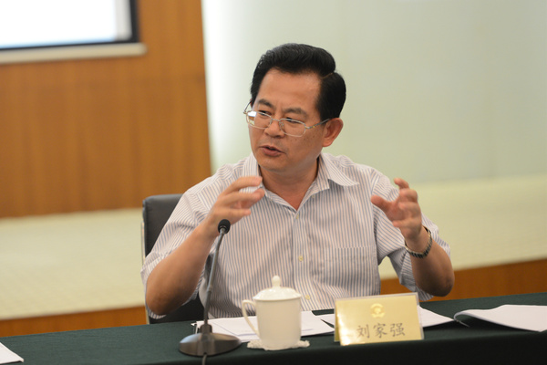 全國政協(xié)副秘書長、京昆室副主任對京劇現(xiàn)狀進行主持發(fā)言