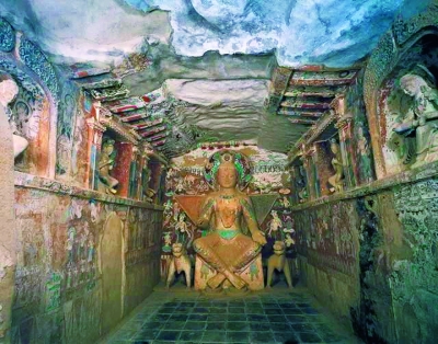建于五胡十六國晚期北涼時期的第275號窟，是莫高窟現(xiàn)存時代最早的洞窟之一。