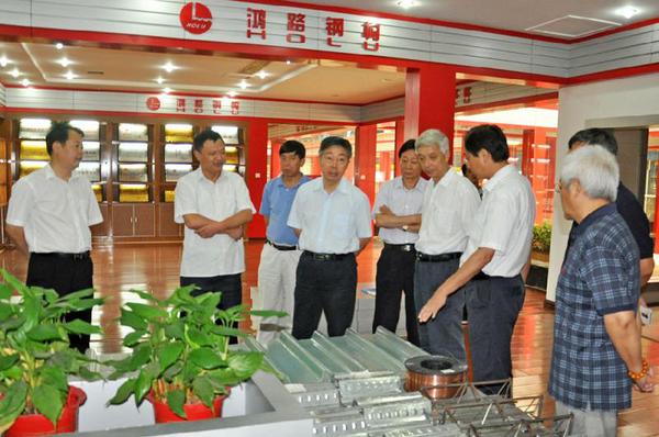 湖北省政協(xié)開展“大別山革命老區(qū)振興發(fā)展”調(diào)研1。