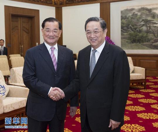 8月31日，中共中央政治局常委、全國政協(xié)主席俞正聲在北京會見來京參加中國人民抗日戰(zhàn)爭暨世界反法西斯戰(zhàn)爭勝利70周年紀念活動的連戰(zhàn)等臺灣各界代表人士。新華社記者王曄攝1