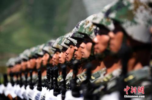 資料圖：8月22日，閱兵徒步方陣正在緊張訓(xùn)練。 中新社發(fā) 廖攀 攝