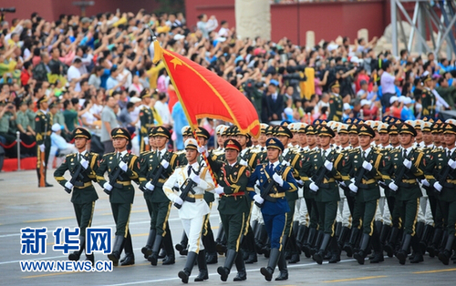 紀念中國人民抗日戰(zhàn)爭暨世界反法西斯戰(zhàn)爭勝利70周年大會專項演練順利舉行，這是參加演練的三軍儀仗隊（8月23日攝）。新華社記者 李剛 攝
