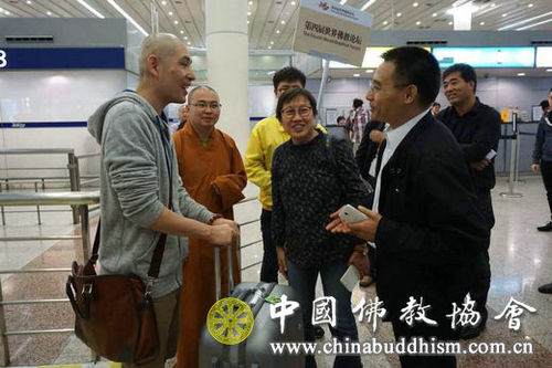 出席第四屆世界佛教論壇的海內(nèi)外佛教代表和嘉賓陸續(xù)抵達(dá)無錫報到參會5