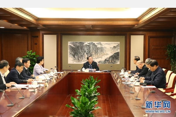 10月30日，中共全國(guó)政協(xié)黨組召開(kāi)會(huì)議，專題學(xué)習(xí)貫徹黨的十八屆五中全會(huì)精神和《中國(guó)共產(chǎn)黨廉潔自律準(zhǔn)則》《中國(guó)共產(chǎn)黨紀(jì)律處分條例》。中共中央政治局常委、全國(guó)政協(xié)主席、黨組書(shū)記俞正聲主持會(huì)議并講話。 新華社記者 姚大偉 攝