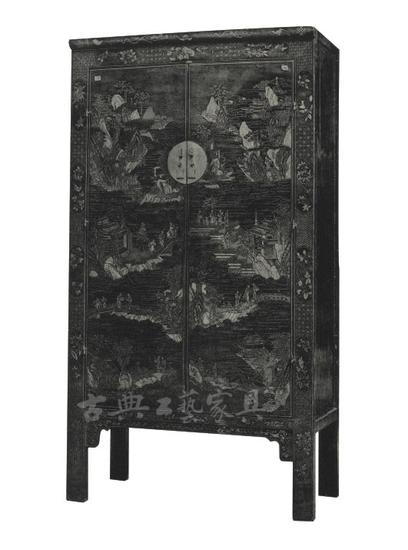 （一）清中晚期 紅漆描金山水人物圖方角柜（圖1-1）

　　高204.5厘米，寬113.5厘米，深53.3厘米

　　此柜紅漆為地，上描金彩繪紋飾，想象實(shí)物，定是富麗堂皇，光彩奪目。