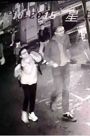 　小區(qū)監(jiān)控記錄下的兩名嫌疑人。